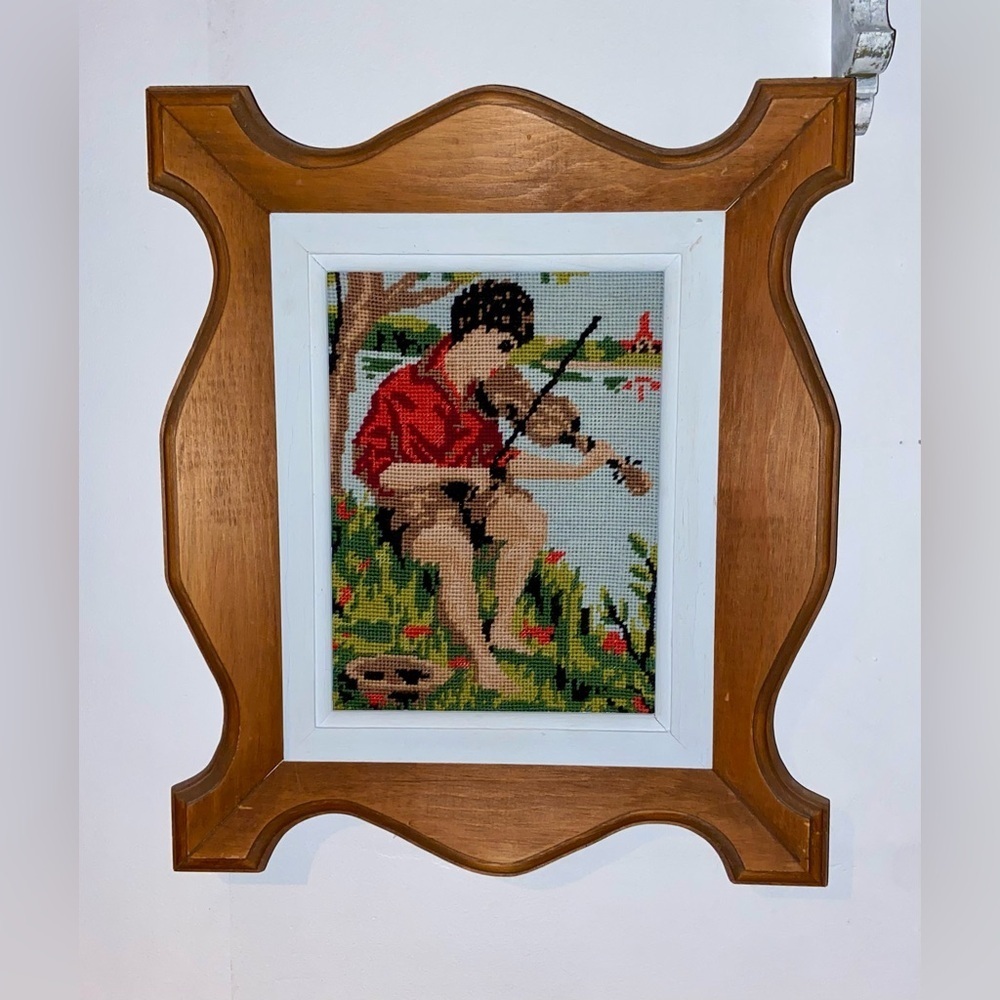 Vintage Embroidery needlepoint canevas framed on curved hems wood frame